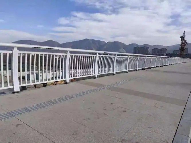 環(huán)波梁橋梁護(hù)欄,環(huán)波梁防撞護(hù)欄,鋁合金橋梁護(hù)欄,鋁合金防撞護(hù)欄,鋁合金橋梁防撞護(hù)欄,鋁合金燈光護(hù)欄,鋁合金橋梁護(hù)欄廠家-山東鑫魯源金屬制造有限公司